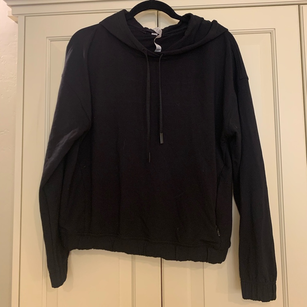 Lululemon black sweatshirt